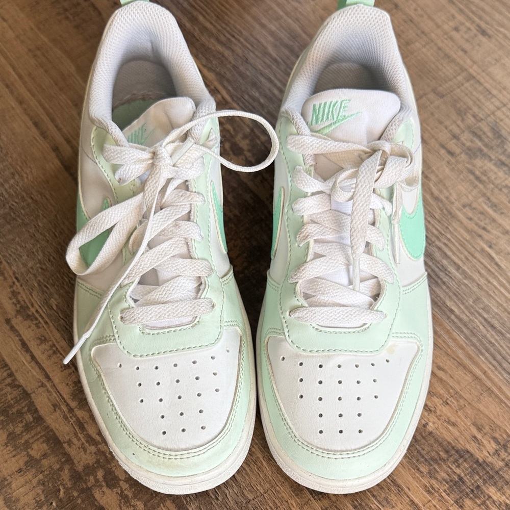 Nike Kids Low Sneakers in Mint and White Size 5 Big Kids - Picture 10 of 14
